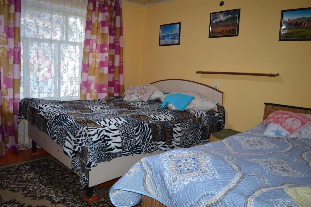 Guest House On Derbisheva Karakol Bagian luar foto