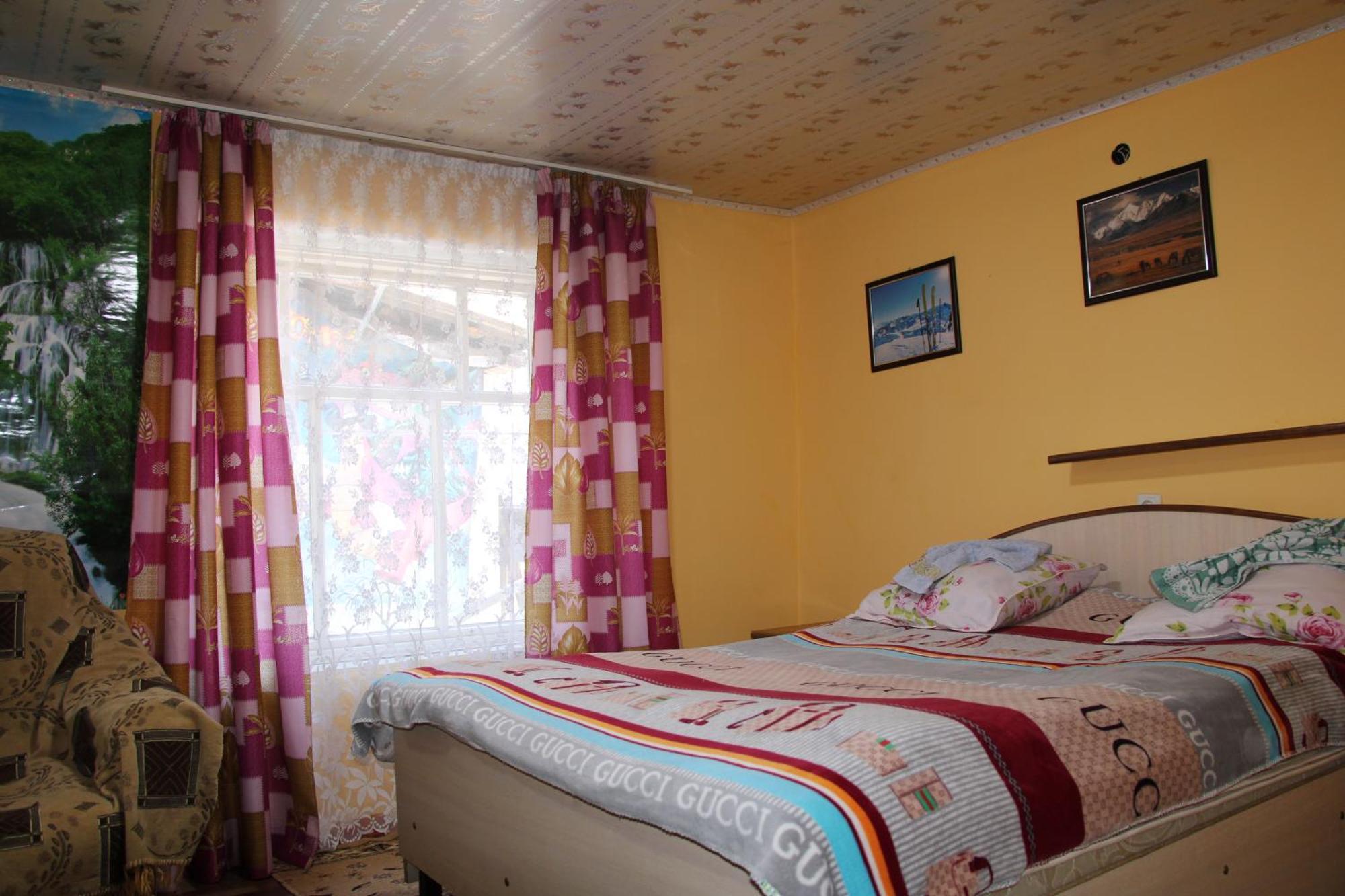 Guest House On Derbisheva Karakol Bagian luar foto