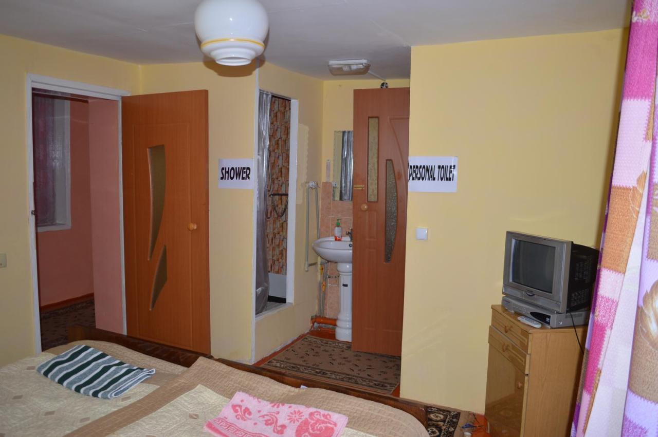 Guest House On Derbisheva Karakol Bagian luar foto