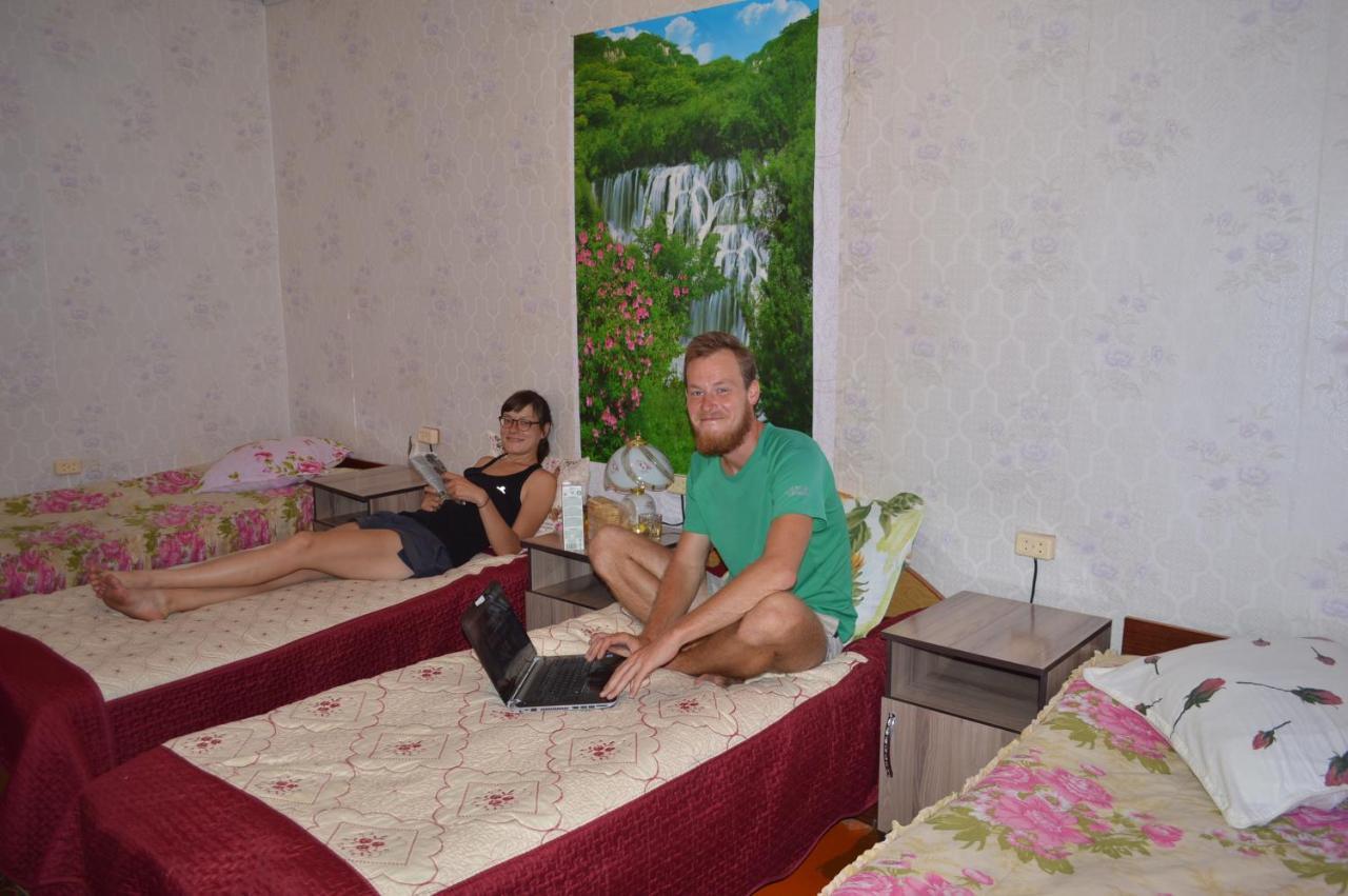Guest House On Derbisheva Karakol Bagian luar foto