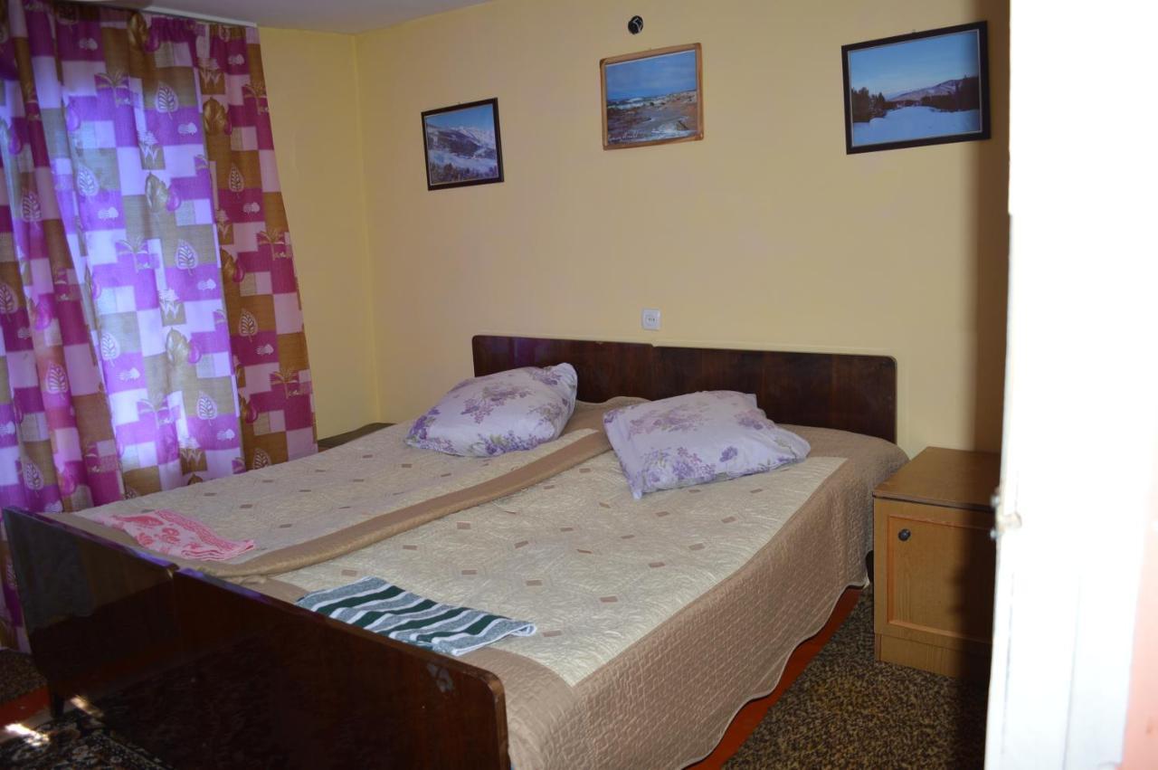 Guest House On Derbisheva Karakol Bagian luar foto